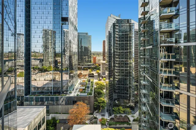 $715,000 | 500 106th Avenue Northeast, Unit 2009, Bellevue, WA 98004