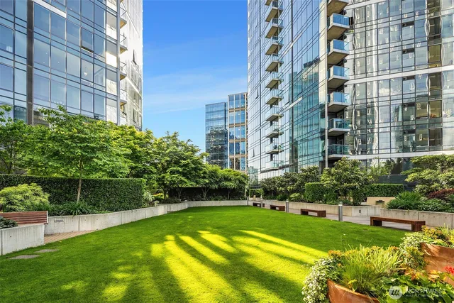 $715,000 | 500 106th Avenue Northeast, Unit 2009, Bellevue, WA 98004