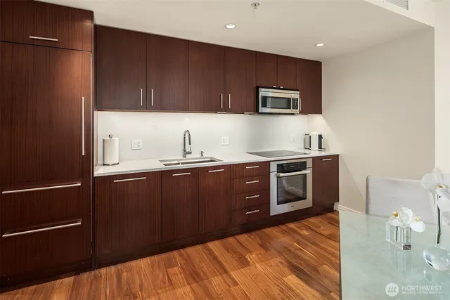 $715,000 | 500 106th Avenue Northeast, Unit 2009, Bellevue, WA 98004