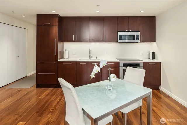 $715,000 | 500 106th Avenue Northeast, Unit 2009, Bellevue, WA 98004