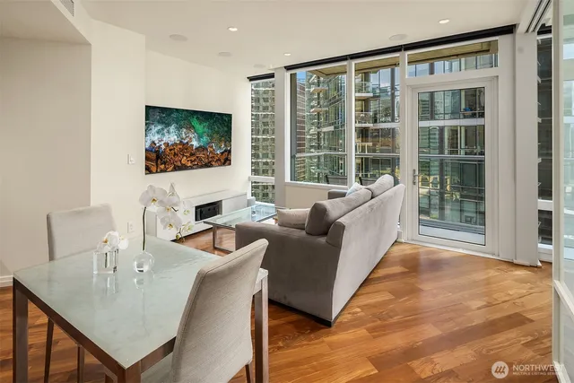 $715,000 | 500 106th Avenue Northeast, Unit 2009, Bellevue, WA 98004