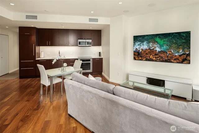 $715,000 | 500 106th Avenue Northeast, Unit 2009, Bellevue, WA 98004