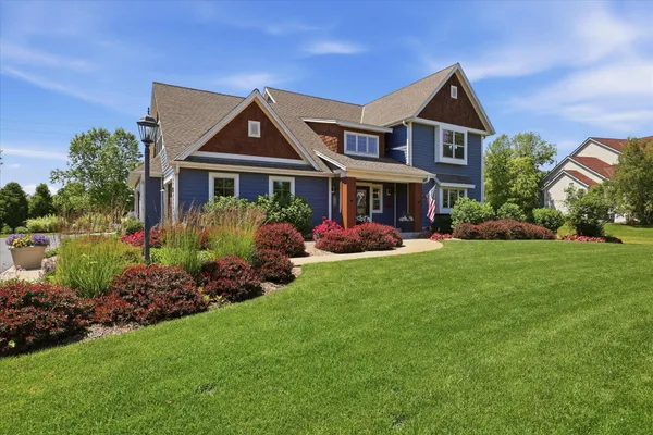 $849,900 | W289-n7349 Sweetwater Court, Merton, WI 53029