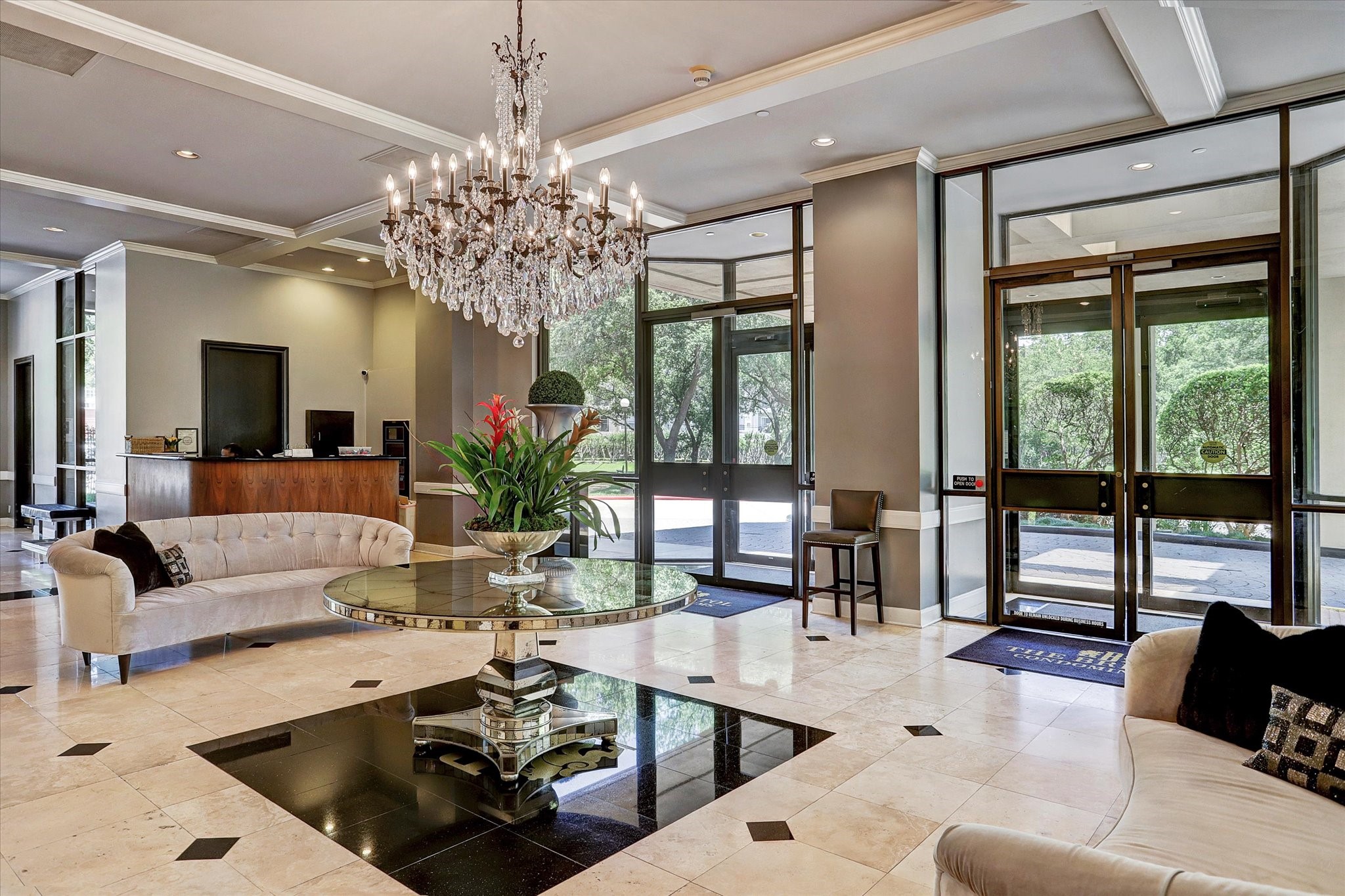 3350 McCue Road, Unit 2201 Houston, TX 77056 - Photo 20 of 27 a living room with furniture or chandelier and a large window