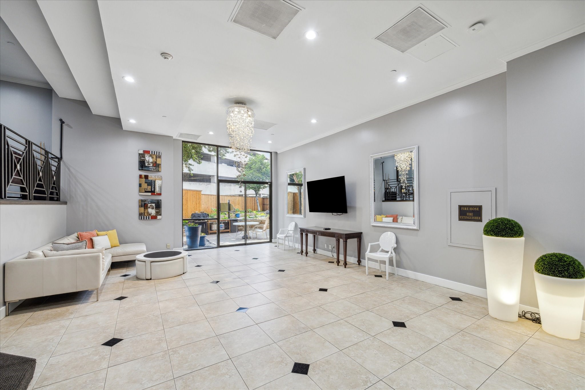 3350 McCue Road, Unit 2201 Houston, TX 77056 - Photo 23 of 27 a living room with furniture and a flat screen tv