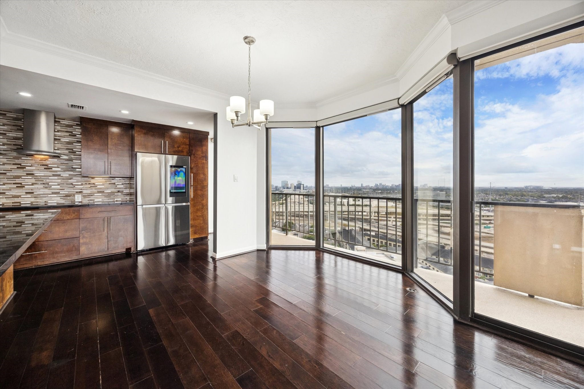 3350 McCue Road, Unit 2201 Houston, TX 77056 - Photo 5 of 27 a view of an empty room with wooden floor and a window