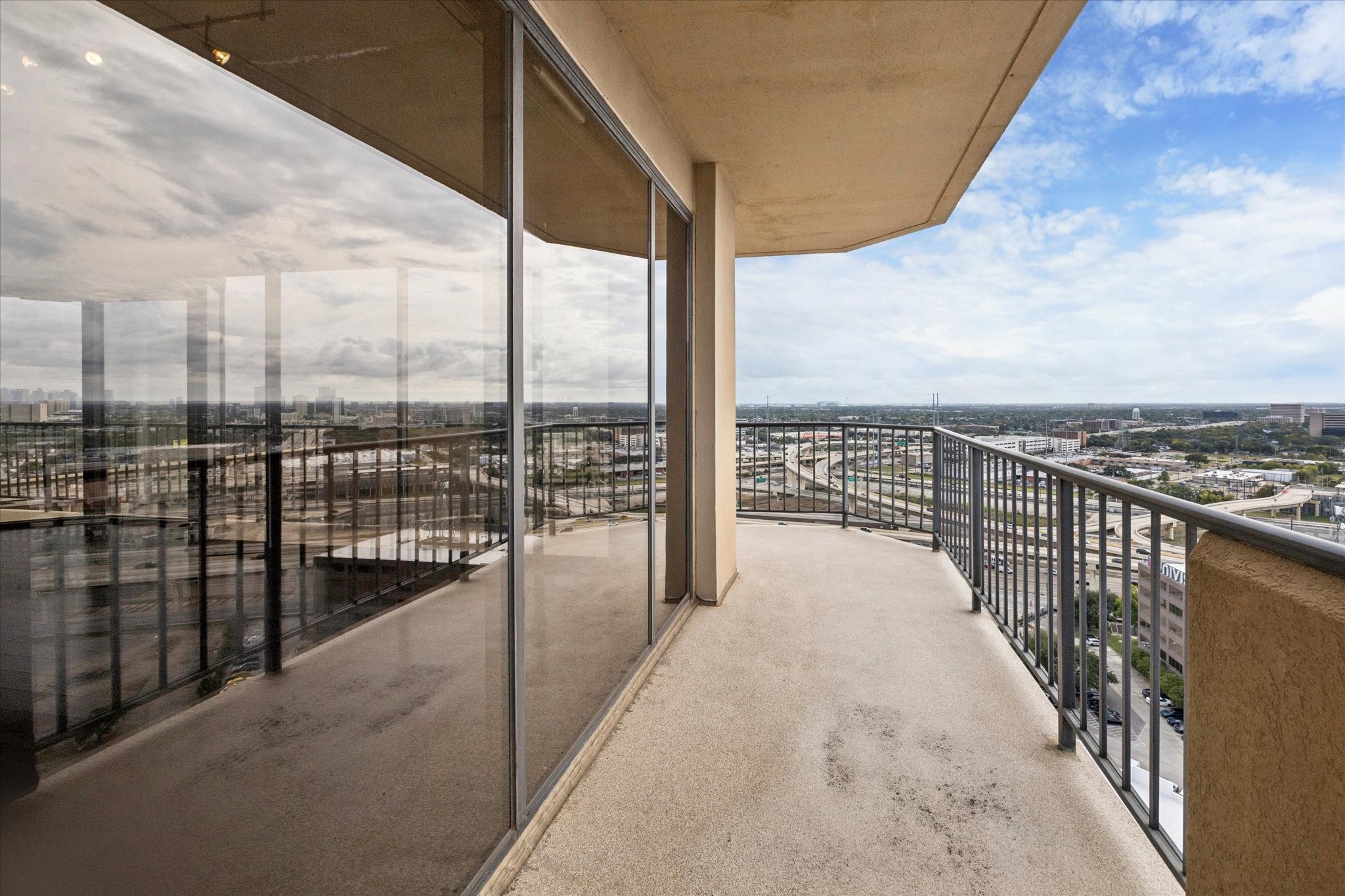 3350 McCue Road, Unit 2201 Houston, TX 77056 - Photo 8 of 27 a view of balcony with ocean