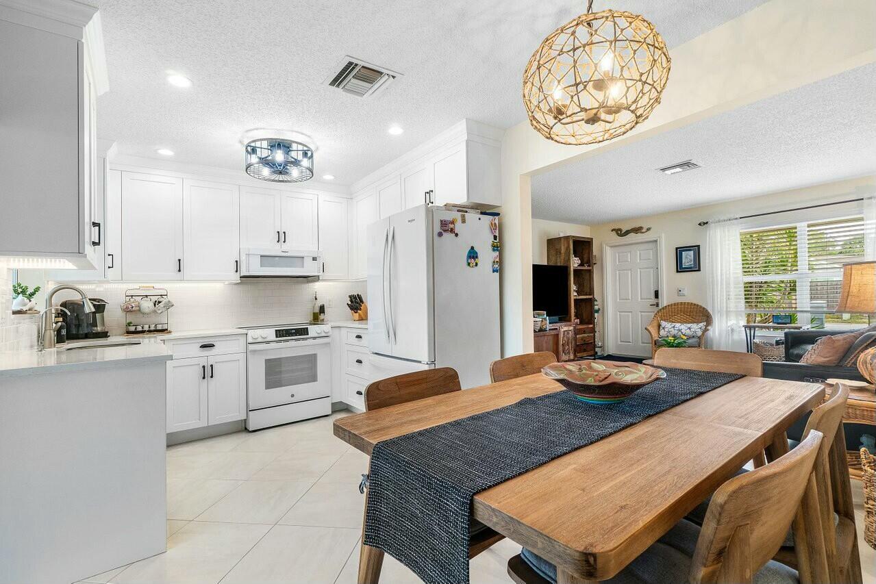 121 Deerfield Drive Jupiter, FL 33458 - Photo 3 of 27 tempImagef8dEuw