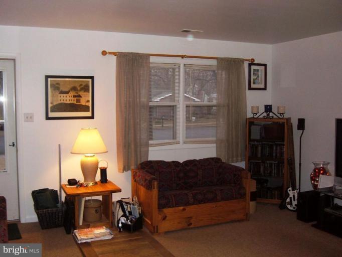 319 East 3rd Avenue Ranson, WV 25438 - Photo 2 of 21 Living Room