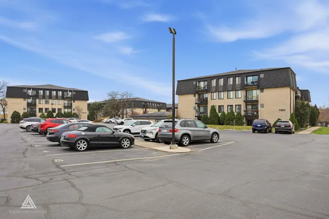 $1,500 | 7301 Willow Springs Road, Unit 207, La Grange, IL 60525