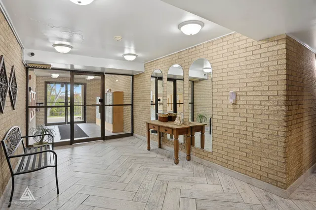 $1,500 | 7301 Willow Springs Road, Unit 207, La Grange, IL 60525