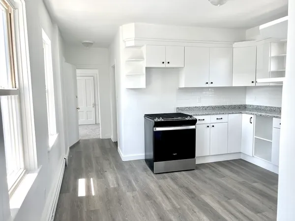 $2,200 | 17 Church Street, Unit 2, Taunton, MA 02780