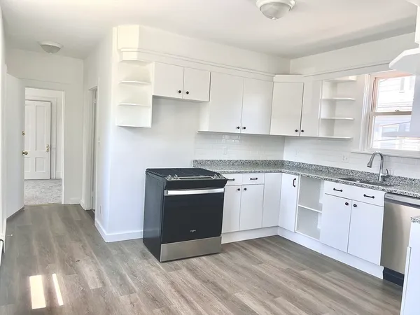 $2,200 | 17 Church Street, Unit 2, Taunton, MA 02780