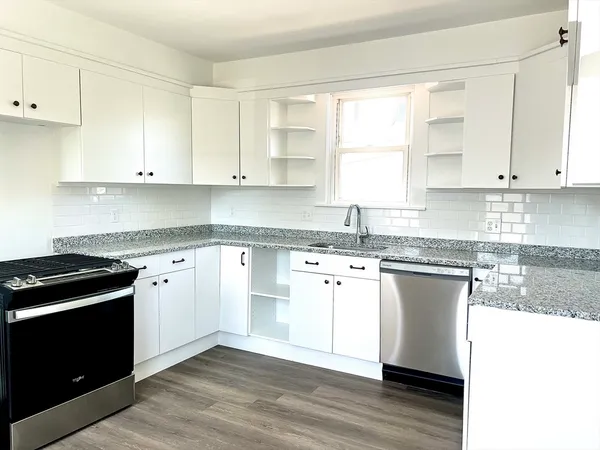 $2,200 | 17 Church Street, Unit 2, Taunton, MA 02780