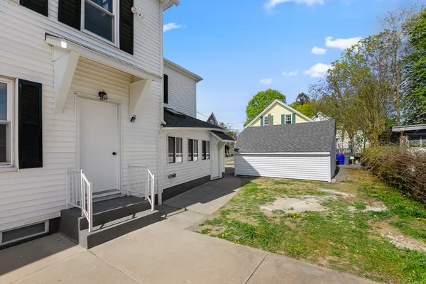 $2,200 | 17 Church Street, Unit 2, Taunton, MA 02780