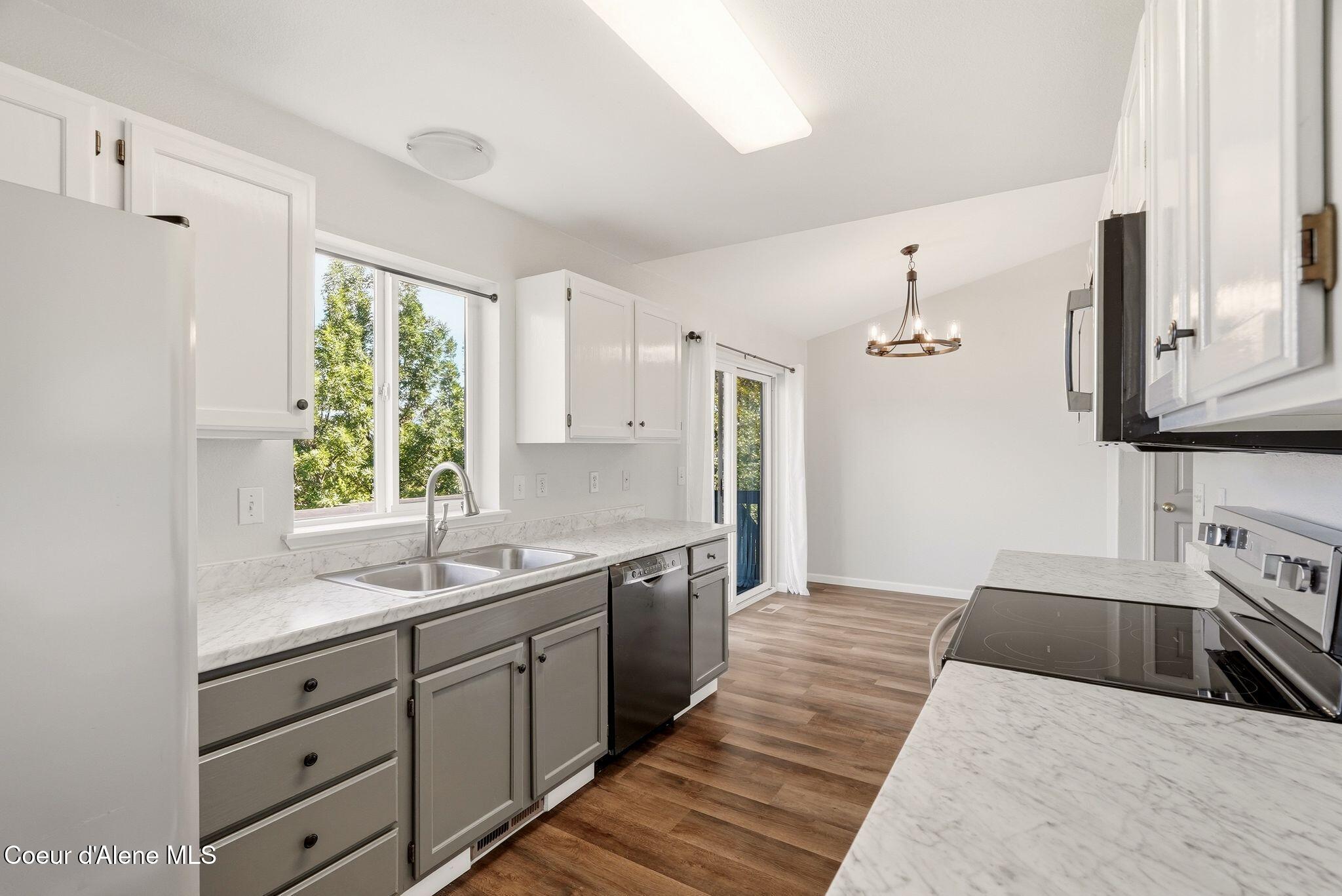 2795 North Rawhide Ridge Road Post Falls, ID 83854 - Photo 15 of 43 Kitchen