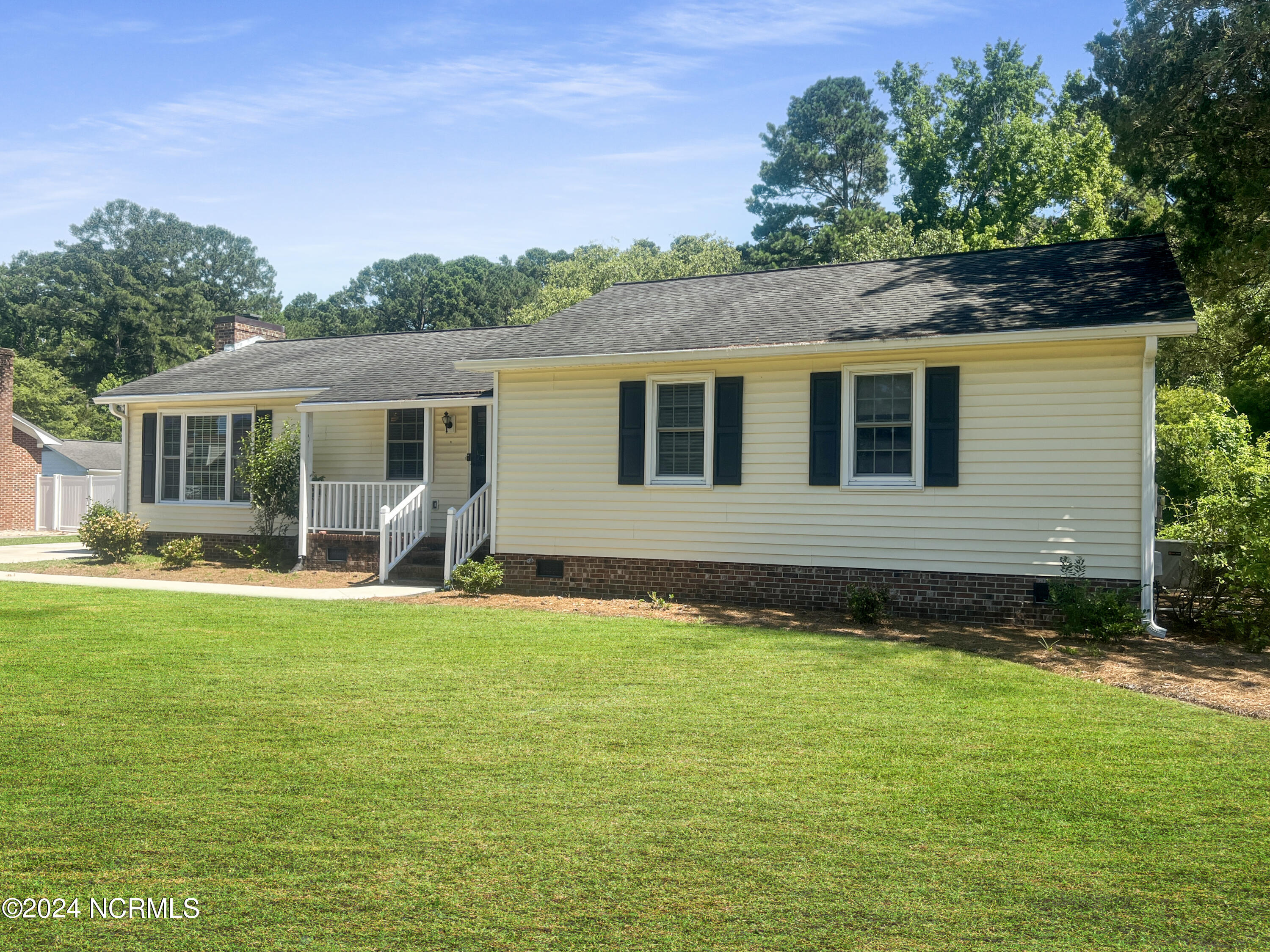106 Marsh Road Washington, NC 27889 - Photo 2 of 39 76cde752c7d4602f43af3beba11287585d601597