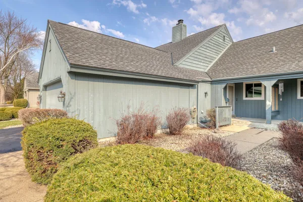 $395,000 | 2324 Cumberland Court, Mequon, WI 53092