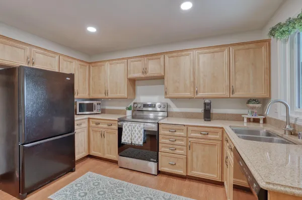 $395,000 | 2324 Cumberland Court, Mequon, WI 53092