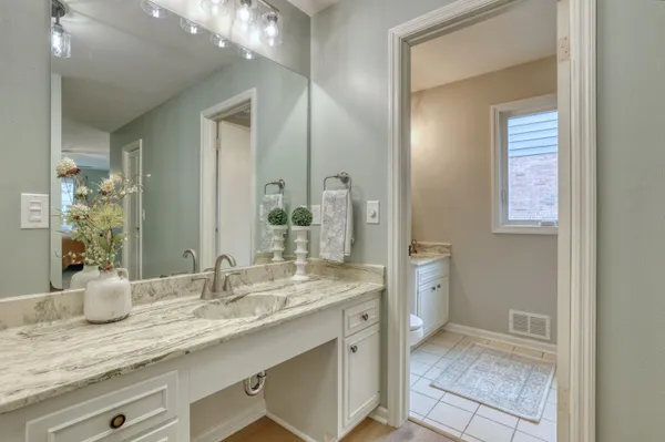 $395,000 | 2324 Cumberland Court, Mequon, WI 53092