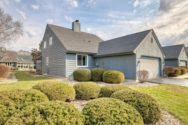 $395,000 | 2324 Cumberland Court, Mequon, WI 53092