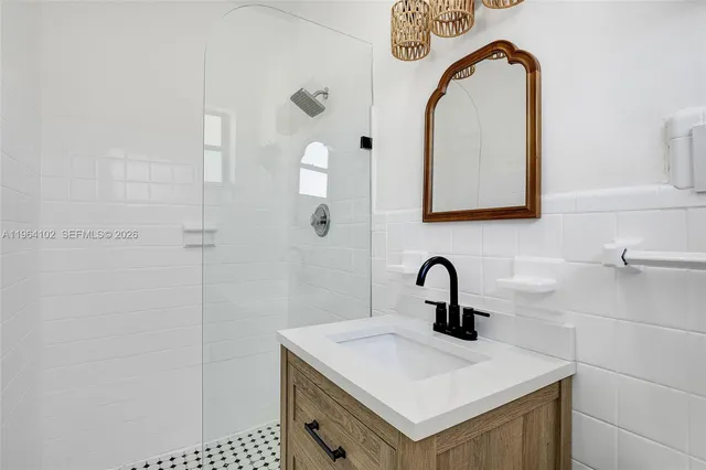 $3,975 | 1275 Marseille Drive, Unit 42, Miami Beach, FL 33141