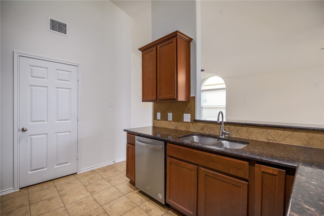 137 Langtry Lane Jarrell, TX 76537 - Photo 13 of 36