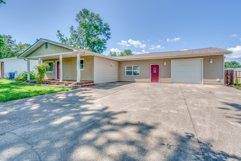 1104 Airport Road Mount Vernon, IL 62864 - Photo 2 of 46