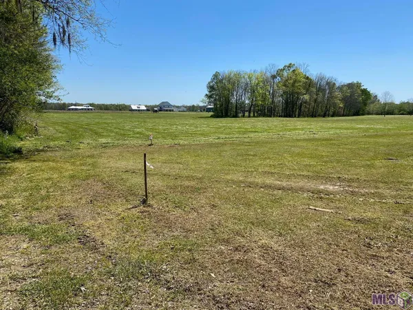 $185,000 | 1096 Wilkinson Ln Port, Port Allen, LA 70767