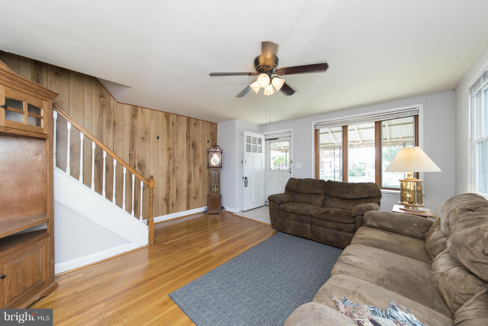 1903 Penhall Road Baltimore, MD 21222 - Photo 4 of 30 Living Room