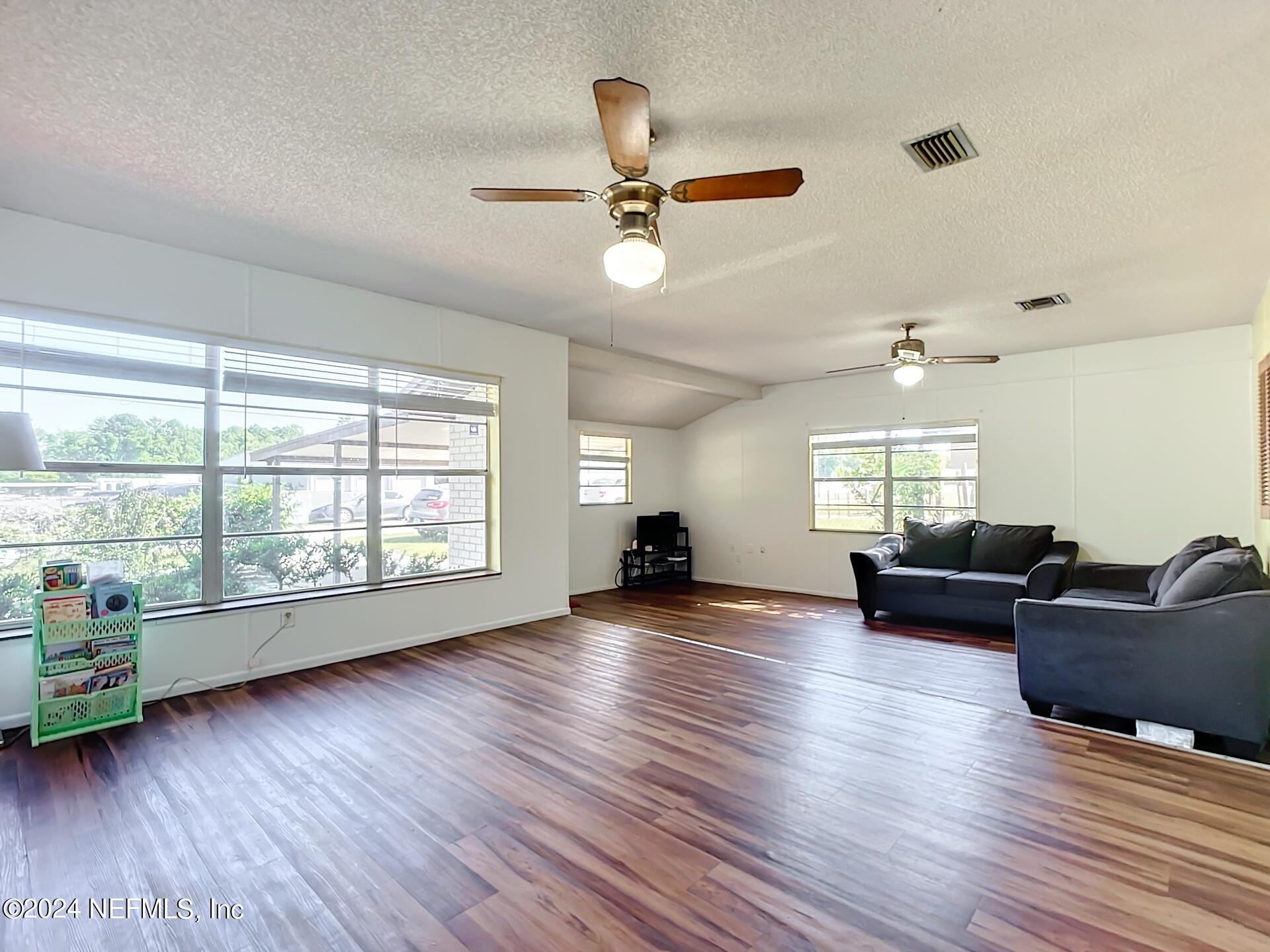 3223 Weaver Road Palatka, FL 32177 - Photo 6 of 32 Living/Dining Room East
