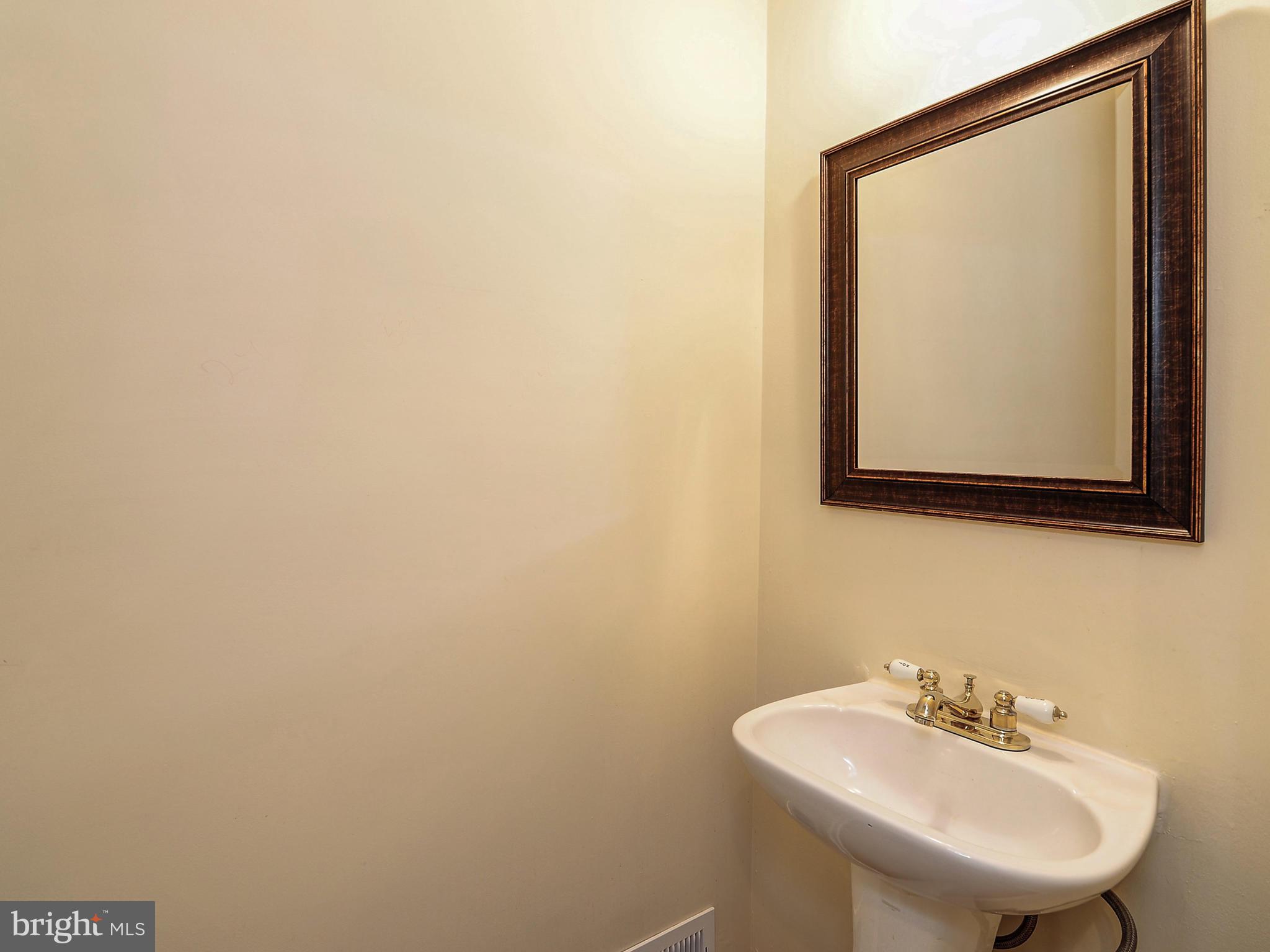 29 Port Mercer Road Lawrenceville, NJ 08648 - Photo 10 of 24 First Floor Powder Room