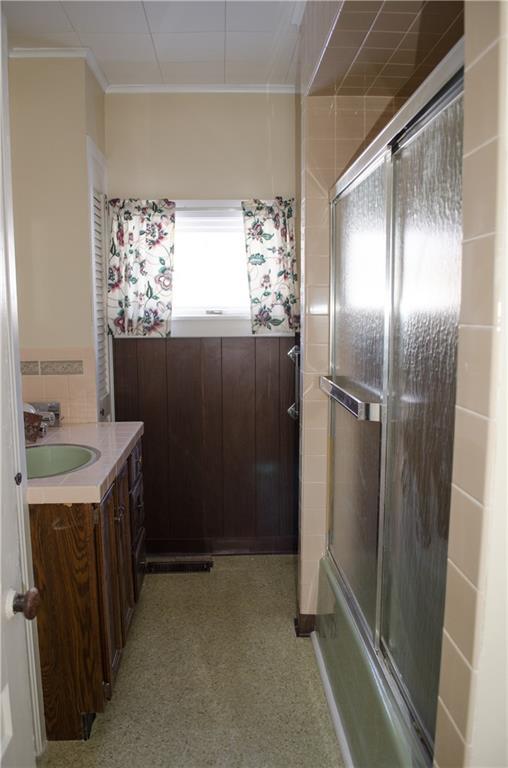 1015 Main Street Veazie, ME 04401 - Photo 8 of 23 Unit B First Floor Full Bath