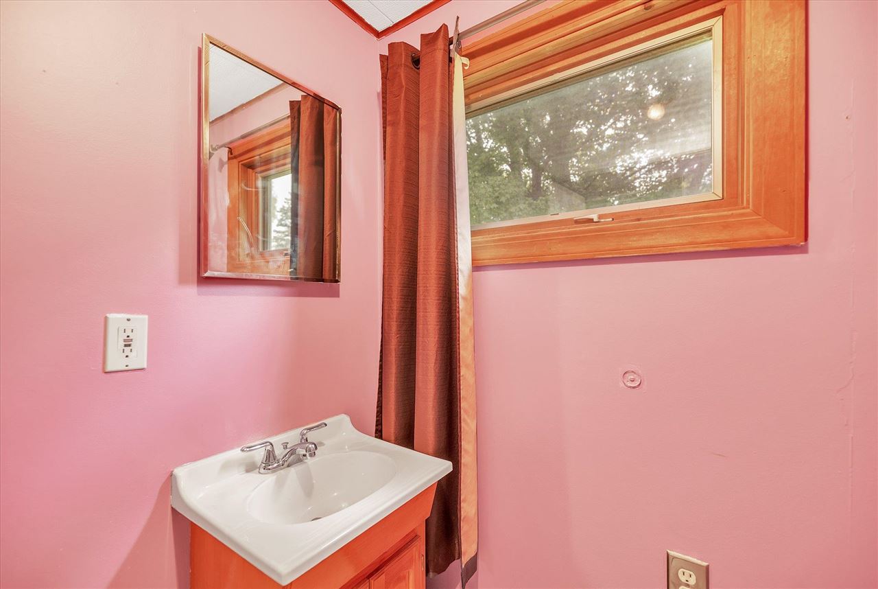 12536 Tuscola Road Clio, MI 48420 - Photo 26 of 38 50049924-25.JPG