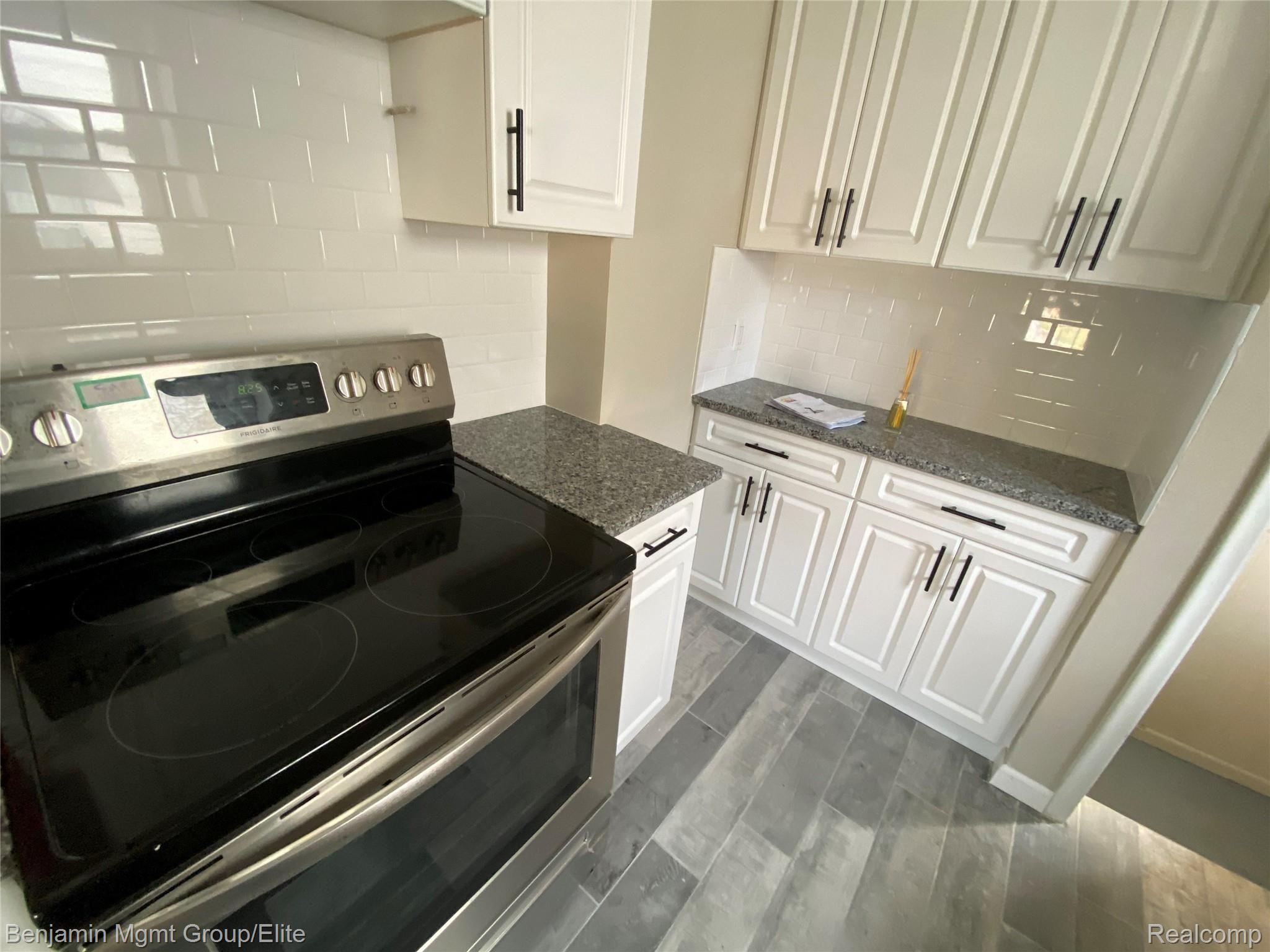 22812 Roxana Avenue Eastpointe, MI 48021 - Photo 9 of 15 74B75626-B8C4-4442-86F7-7F0A4C5E223B.jpeg