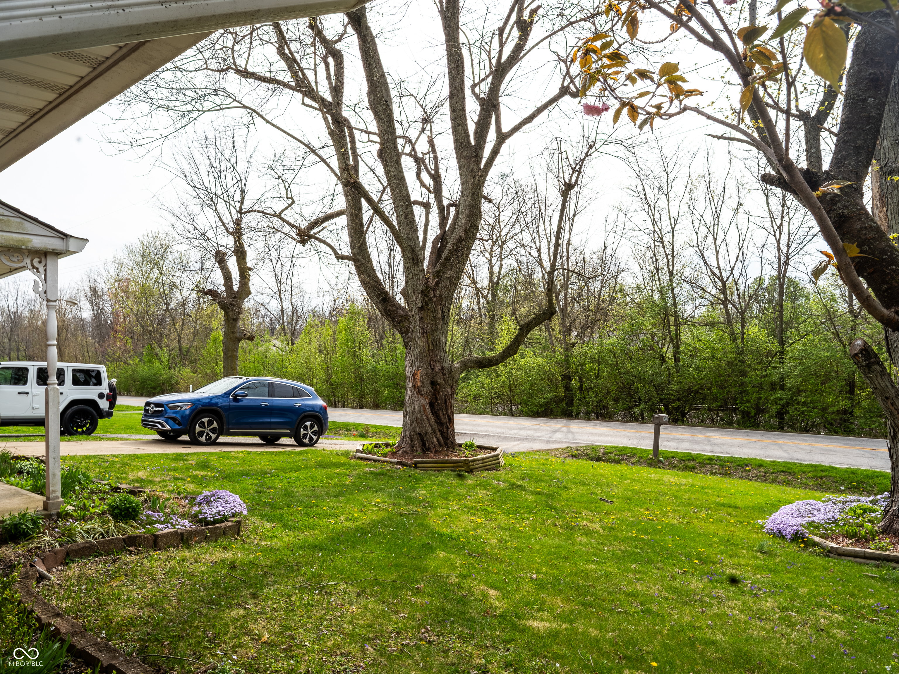 8203 Railroad Road Indianapolis, IN 46217 - Photo 3 of 26