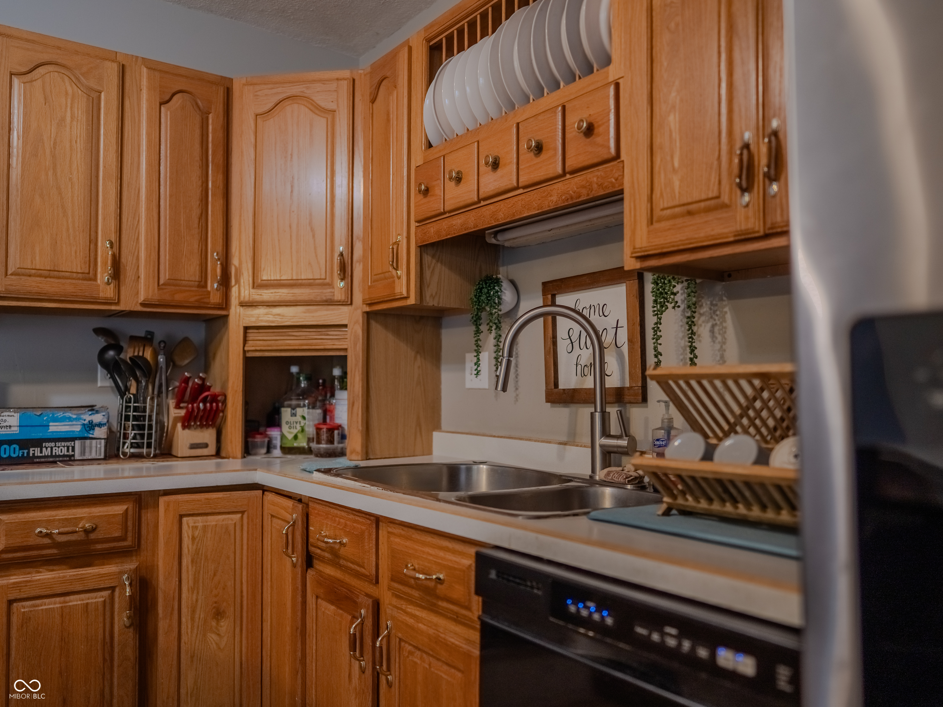 8203 Railroad Road Indianapolis, IN 46217 - Photo 9 of 26