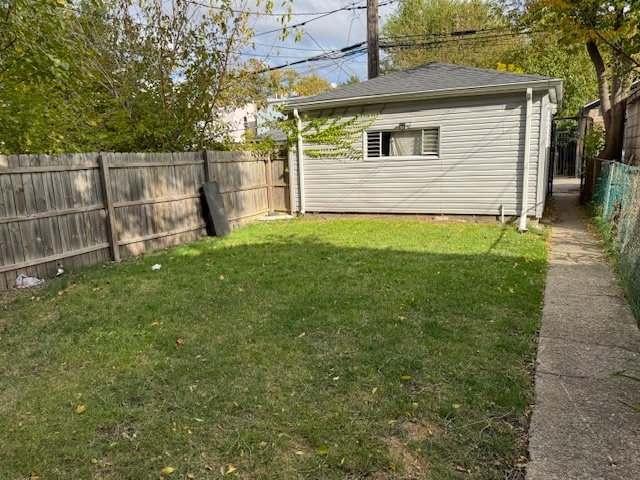 1431 North Springfield Avenue, Unit 2 Chicago, IL 60651 - Photo 17 of 19 a view of a backyard with a garden