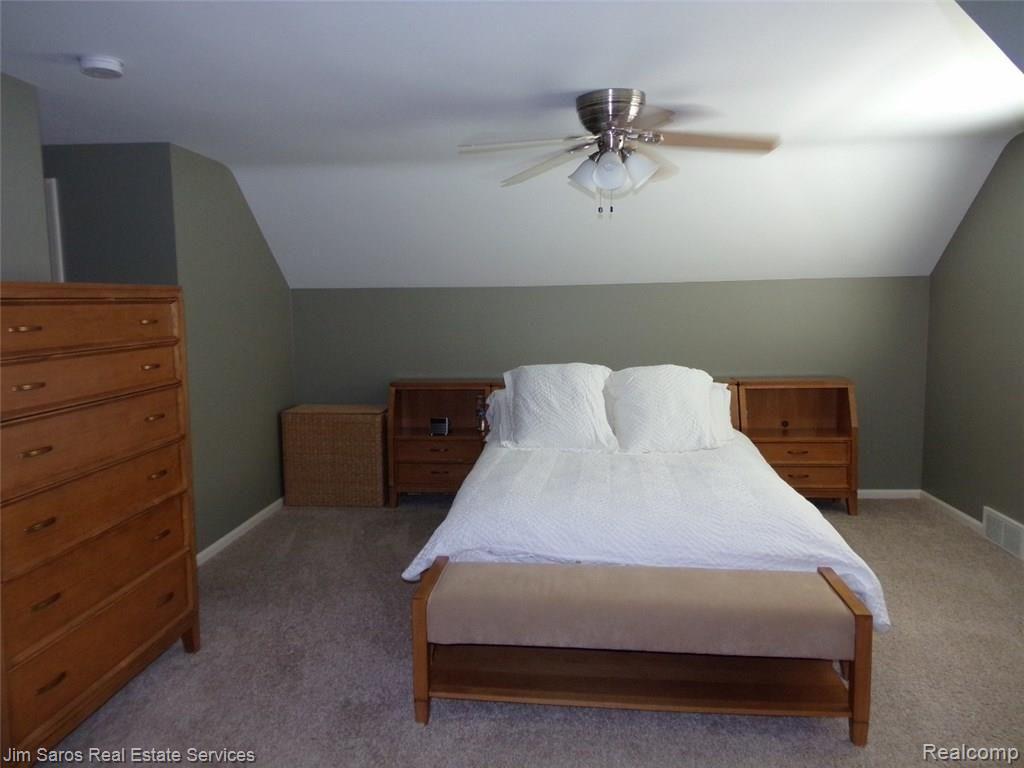 1070 North Renaud Road Grosse Pointe, MI 48236 - Photo 38 of 47 100_0076 (1280x960).jpg