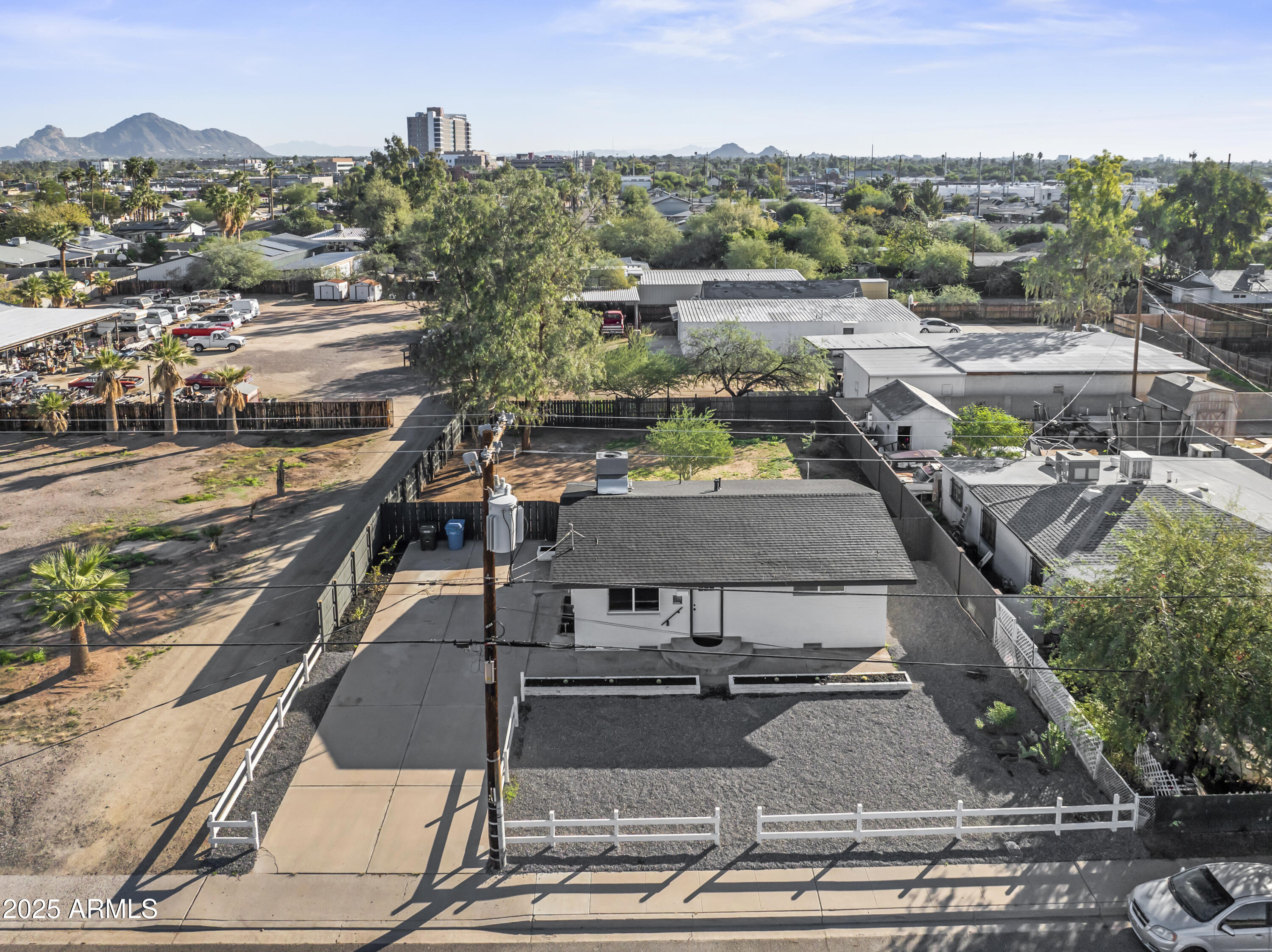 2621 North 14th Street Phoenix, AZ 85006 - Photo 1 of 36 a view of a city