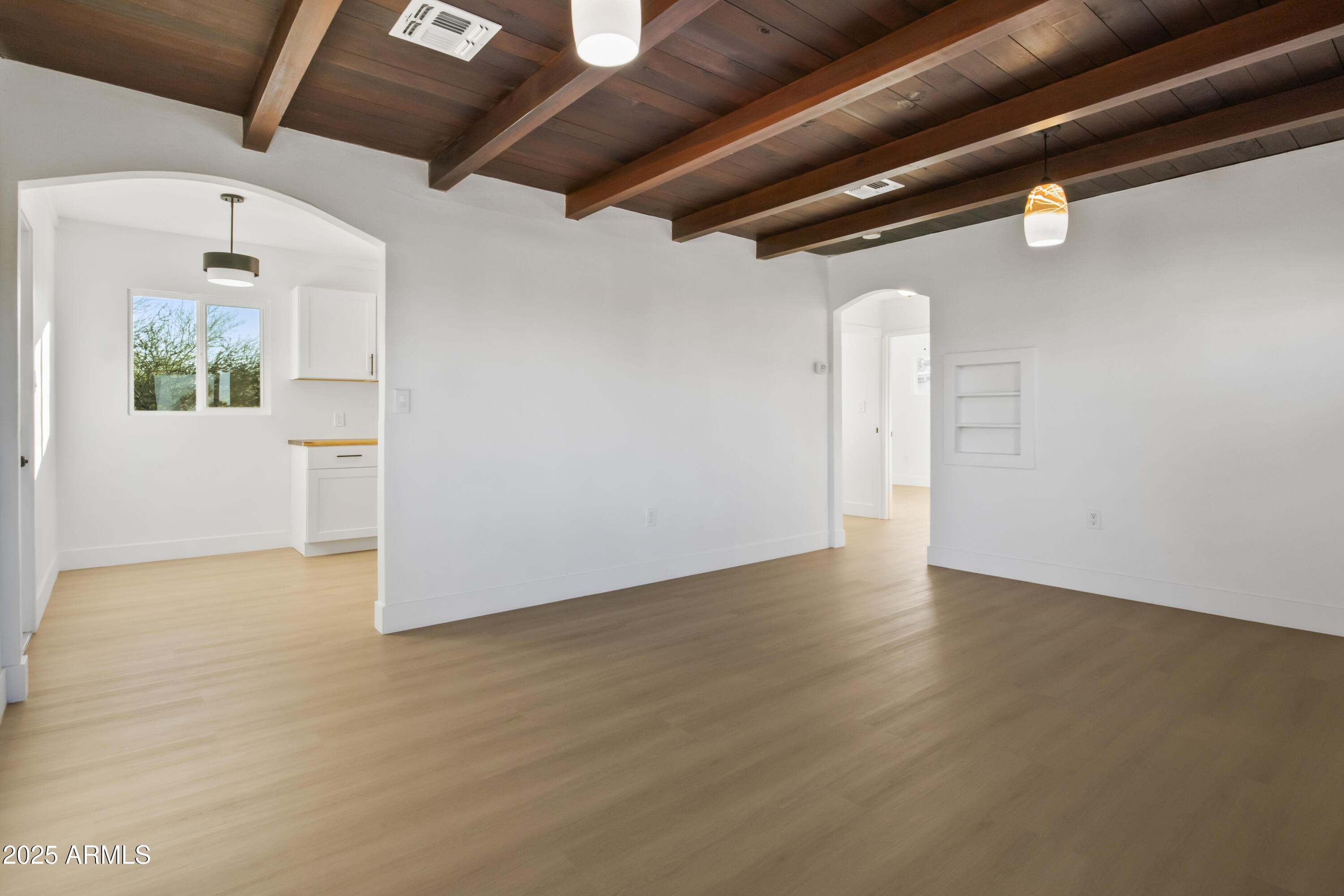 2621 North 14th Street Phoenix, AZ 85006 - Photo 11 of 36 a view of an empty room