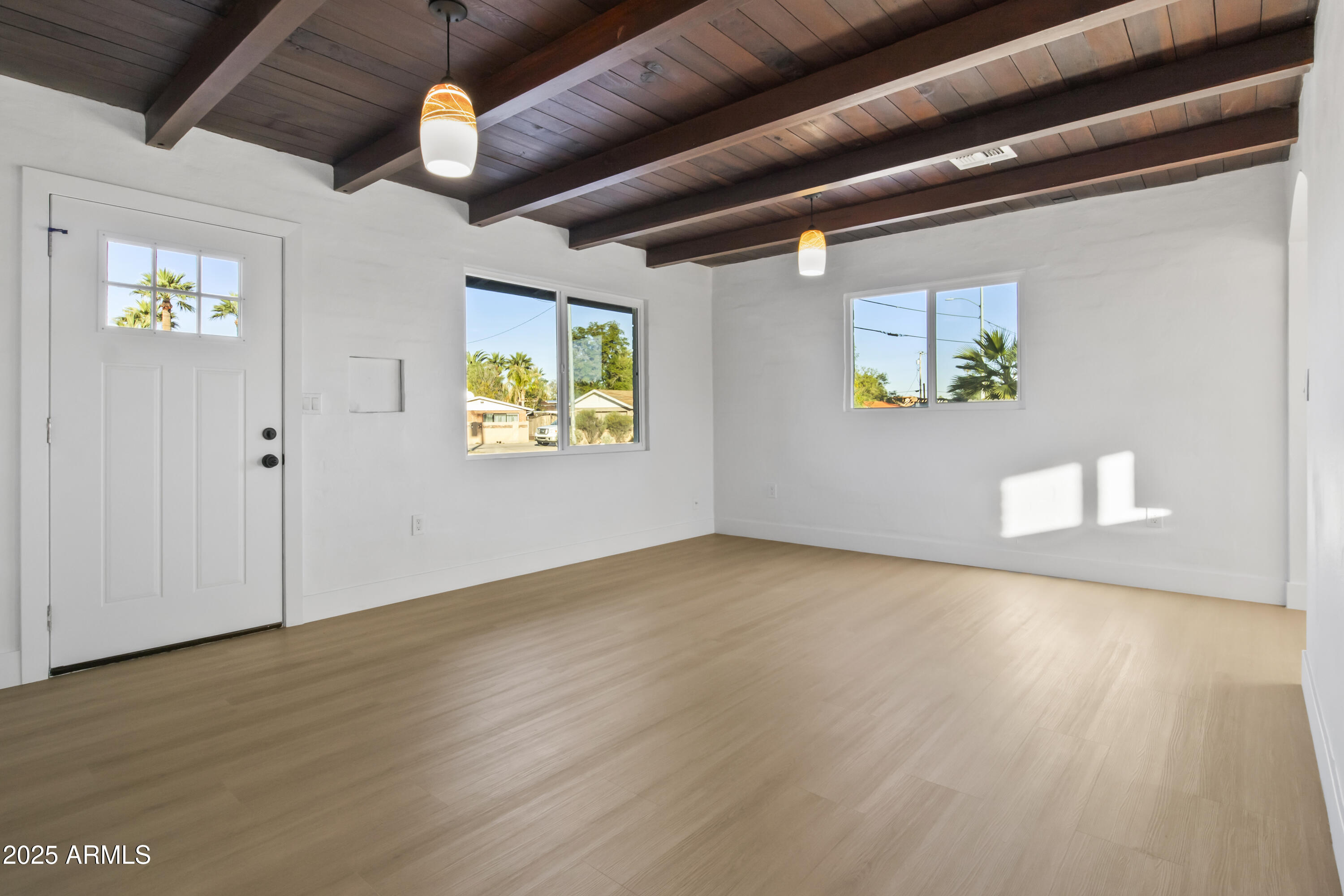 2621 North 14th Street Phoenix, AZ 85006 - Photo 13 of 36 a view of empty room with wooden floor