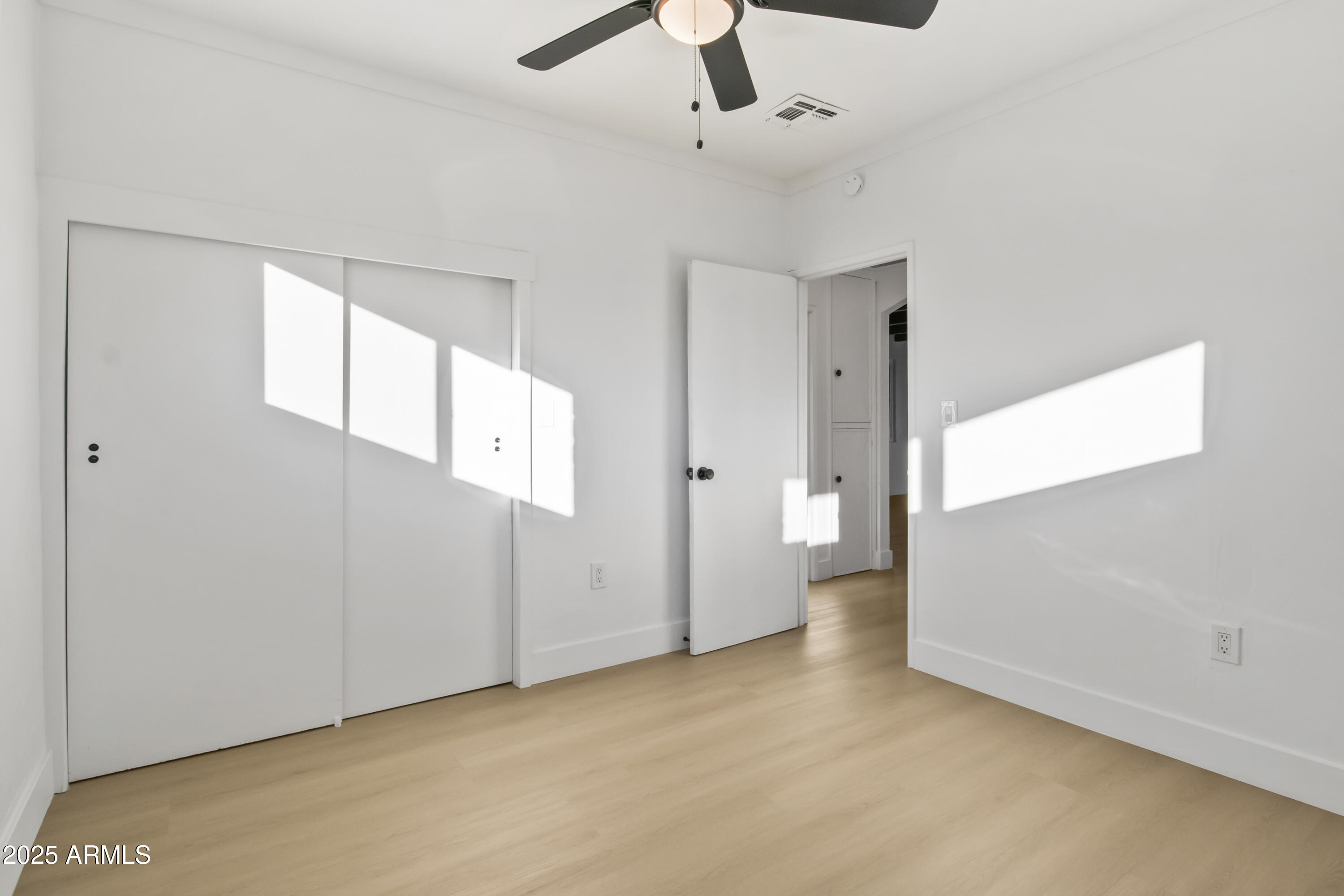 2621 North 14th Street Phoenix, AZ 85006 - Photo 18 of 36 a view of an empty room