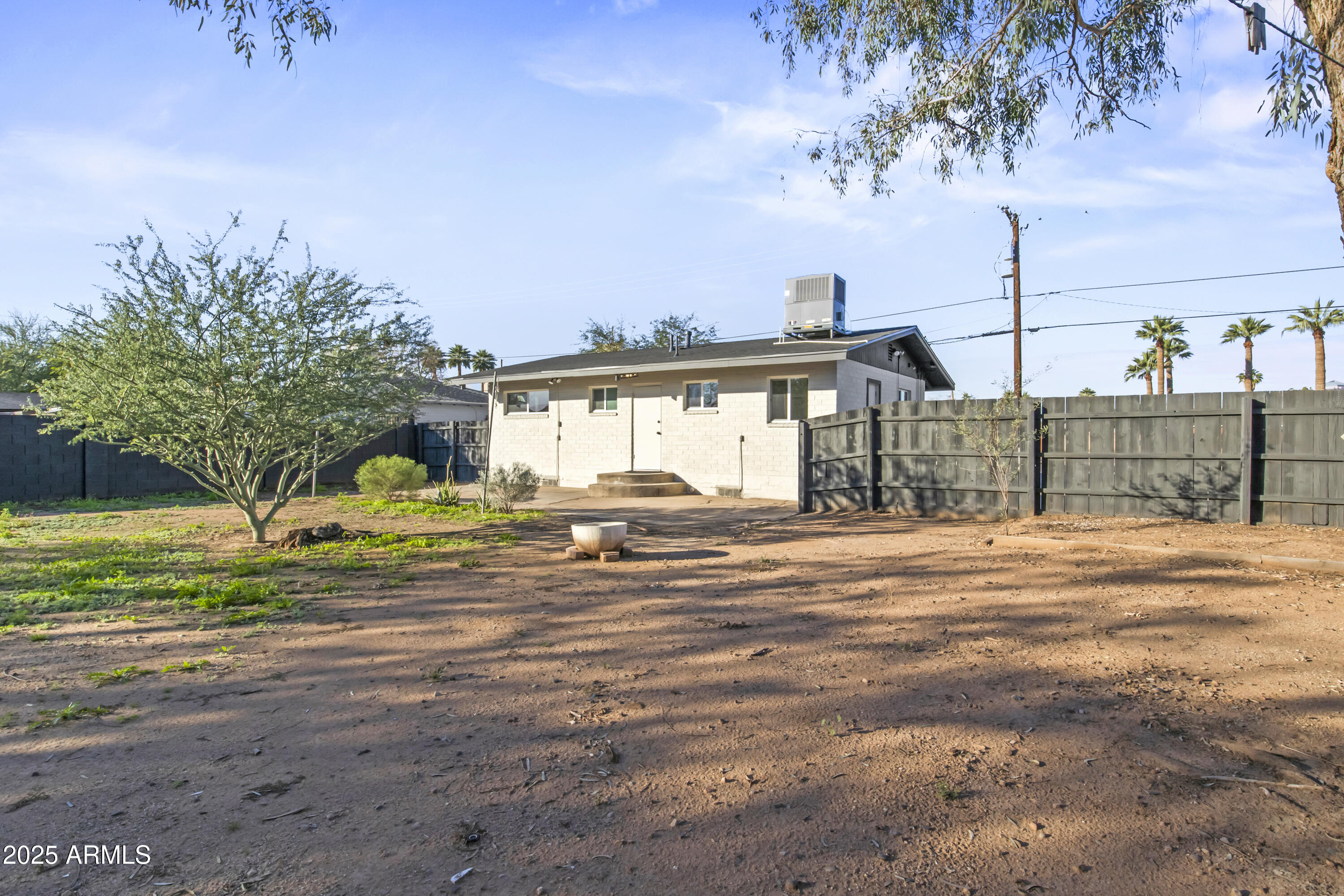2621 North 14th Street Phoenix, AZ 85006 - Photo 28 of 36 a front view of a house with a big yard