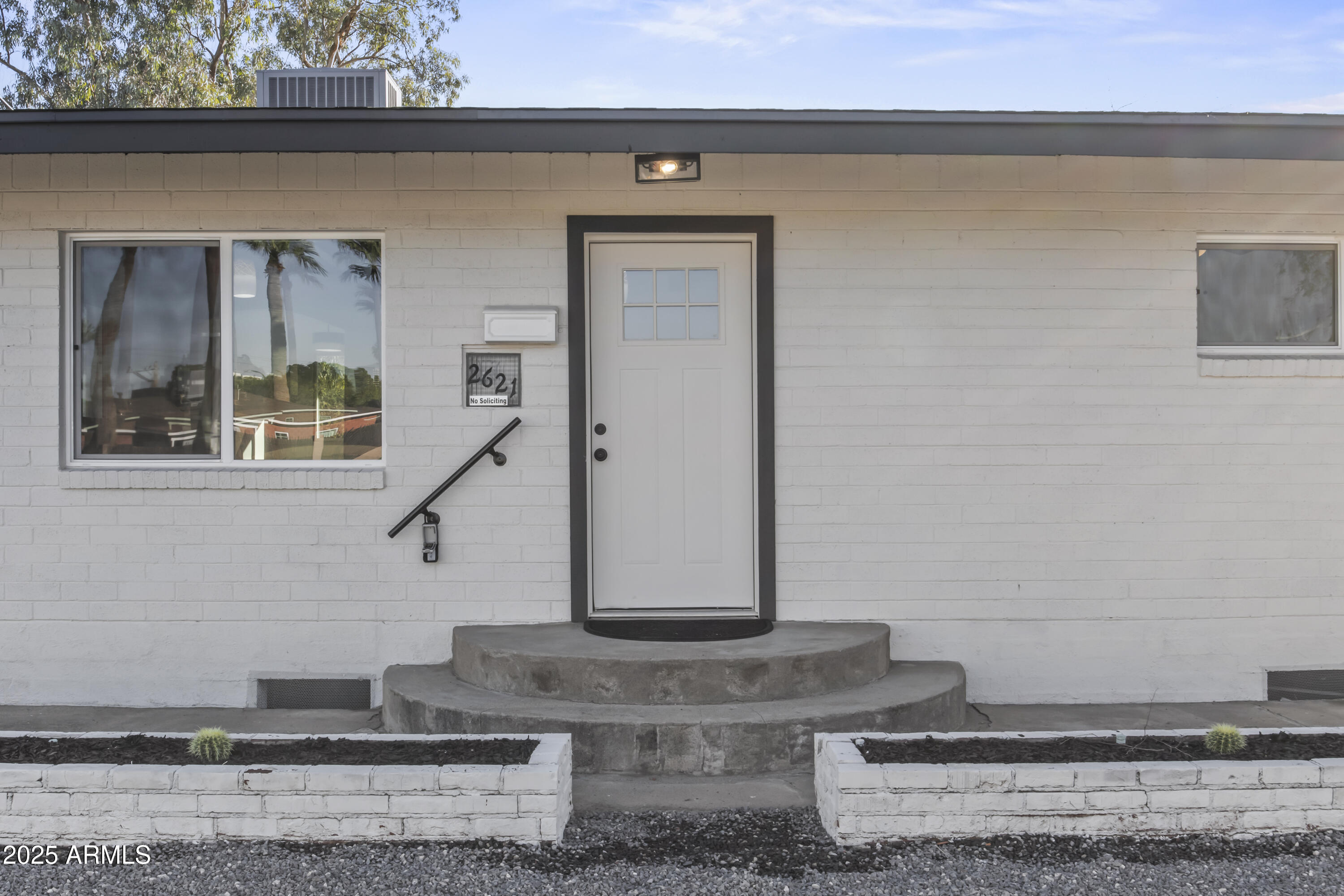 2621 North 14th Street Phoenix, AZ 85006 - Photo 36 of 36 a front view of a house with a rug