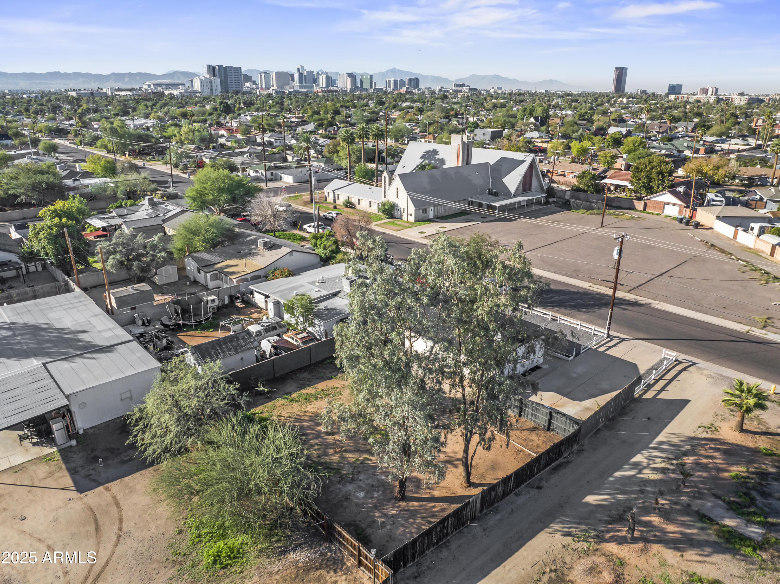 2621 North 14th Street Phoenix, AZ 85006 - Photo 4 of 36 a view of a city