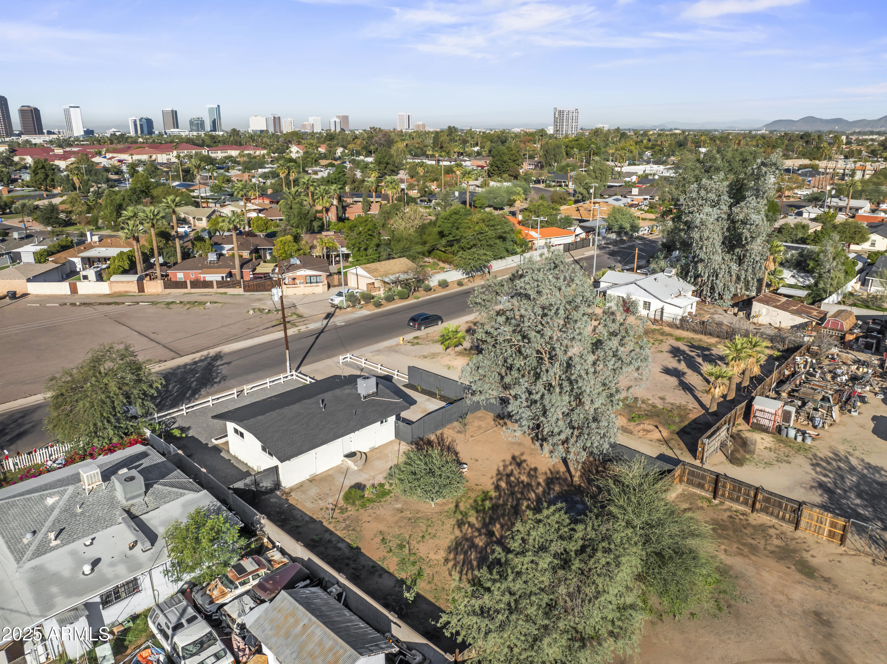 2621 North 14th Street Phoenix, AZ 85006 - Photo 6 of 36 a view of a city