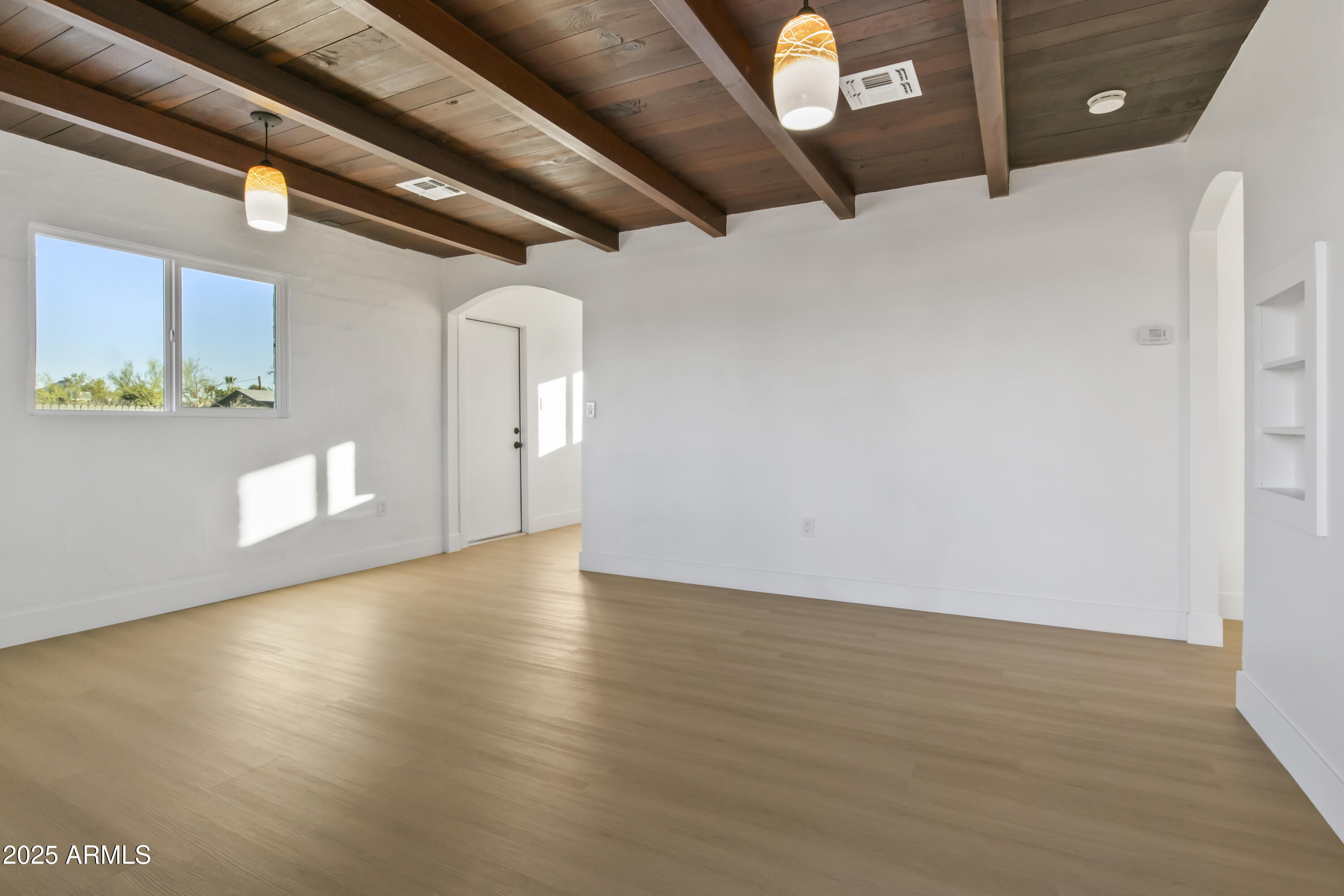 2621 North 14th Street Phoenix, AZ 85006 - Photo 10 of 36 a view of an empty room