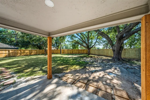 a view of a yard with a big yard