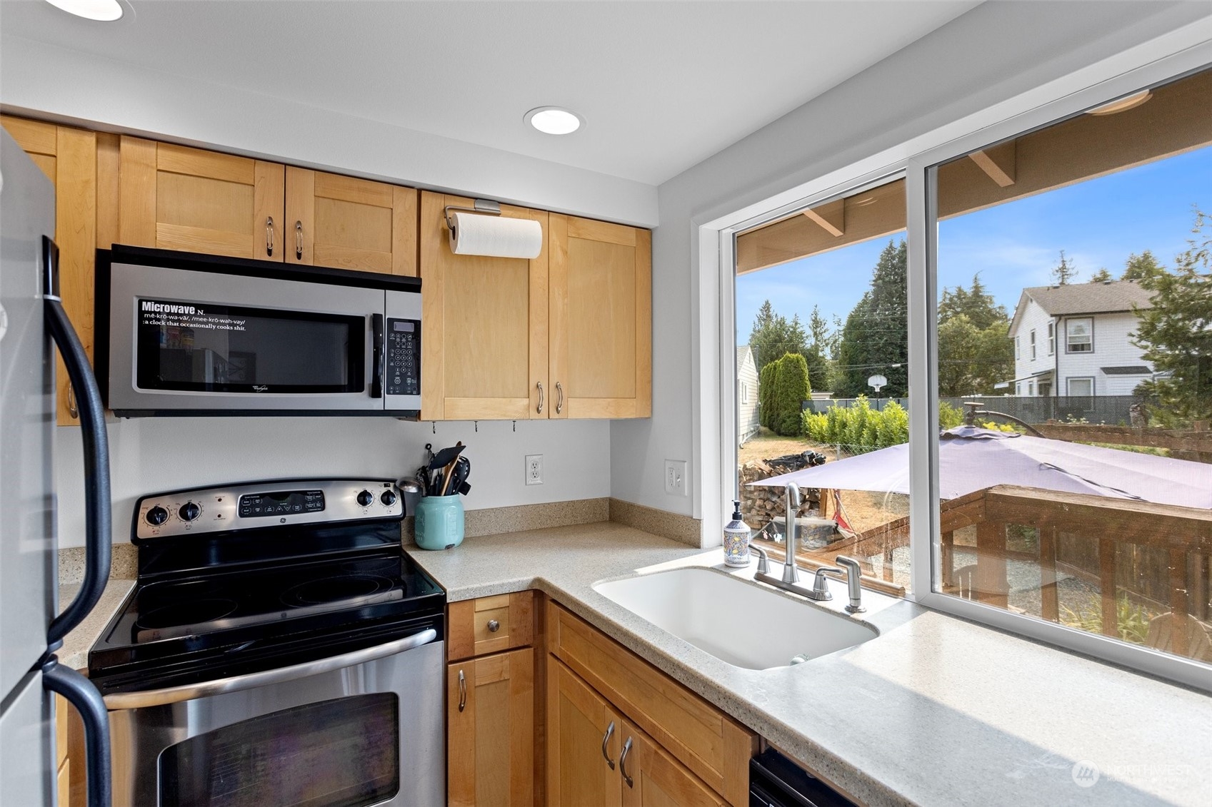 9110 Park Road, Unit 300L Edmonds, WA 98026 - Photo 8 of 27 a kitchen with a stove a sink and a microwave